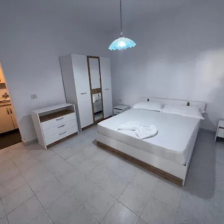 Studio-apartments, With Kitchen Maison d'hôtes Golem (Tirana)